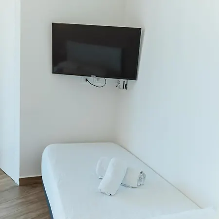 Alcova Apartment *