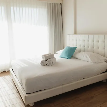 Alcova Apartment *