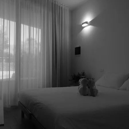 Alcova Apartment *