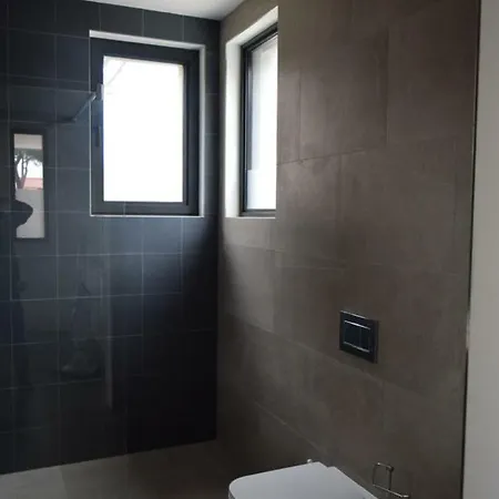 Alcova Apartment *