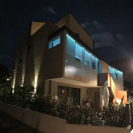 Alcova Apartment